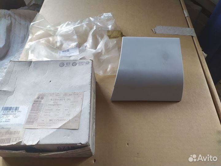 Молдинг переднего правого крыла Audi Q7 4L 2005