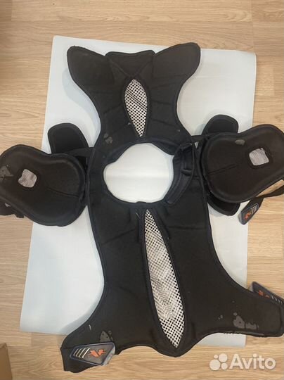 Нагрудник хоккейный детский защита плеч панцирь