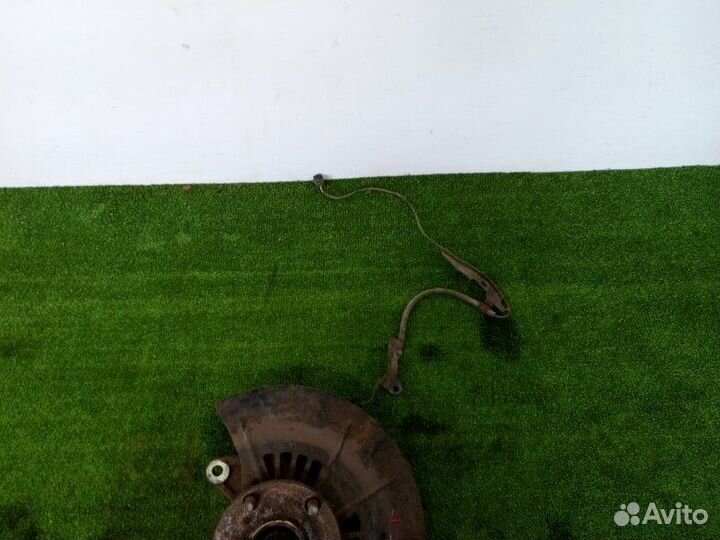 Кулак поворотный передний левый Toyota Camry V50