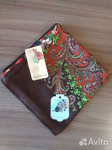 Платок и брошь, шапки весна - осень