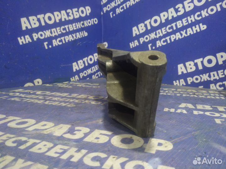 Кронштейн гидроусилителя руля Audi 80 седан 1995