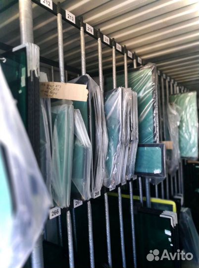 Стекло переднее на Bobcat S18/S16 (Бобкат)