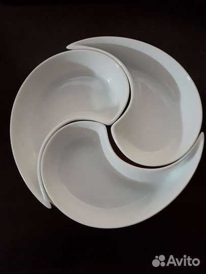 Продам менажницу на деревянной подставке