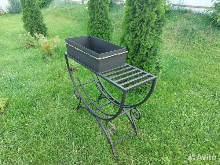 Мангал с дровницей