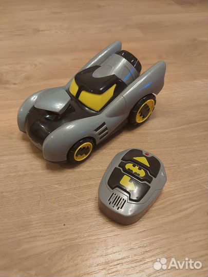 Радиоуправляемая машина бэтмобиль