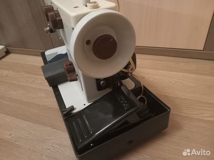 Швейная машина Подольск 143