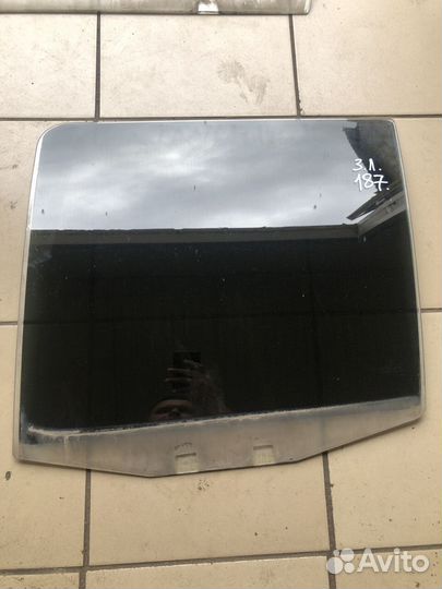 Стекло боковое Volkswagen Vento