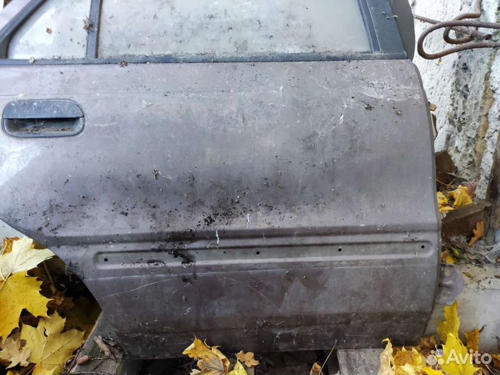 Задняя правая дверь Hyundai elantra 1990-1995