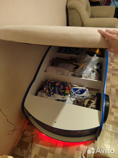 Детская кровать машина