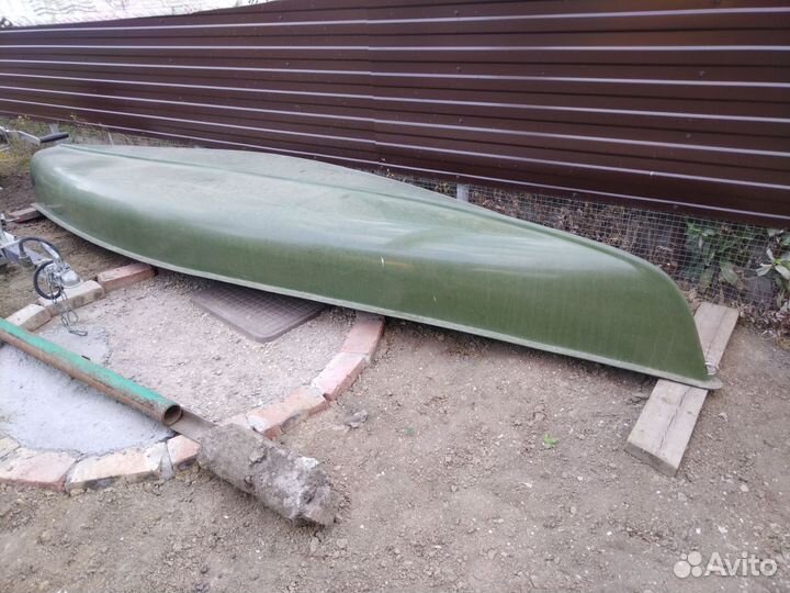 Лодка пластиковая