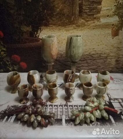 Бокалы, рюмки, виноградная лоза. Оникс