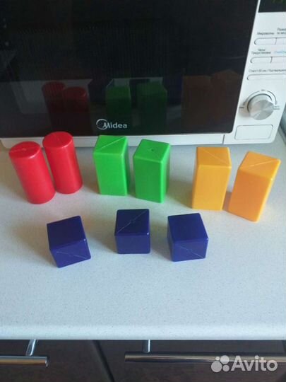 Машинки, кубики, разные ирушки