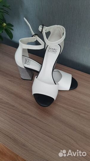 Босоножки женские