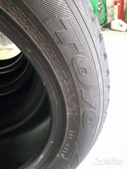 Toyo Observe Ice-Freezer 215/55 R17 98T