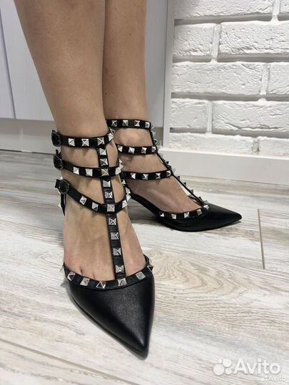 Туфли женские 39 размер черные с ремешком