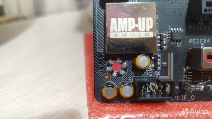 Материнская плата с процессором и памятью