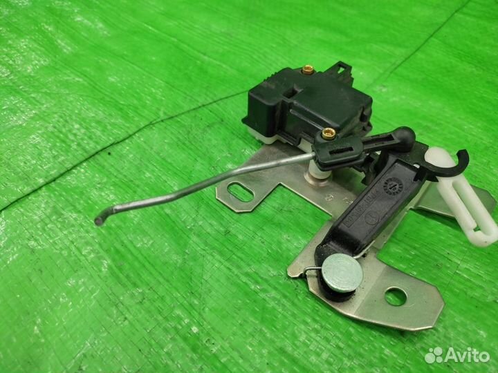 Активатор замка багажника VW Touareg 2002-2010