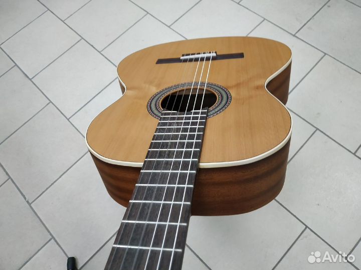 Классическая гитара Alhambra (Испания)