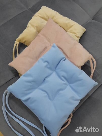 Подушки на стулья новые