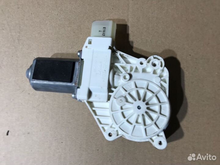 Мотор стеклоподъемника правый Bmw 5-Series 523I