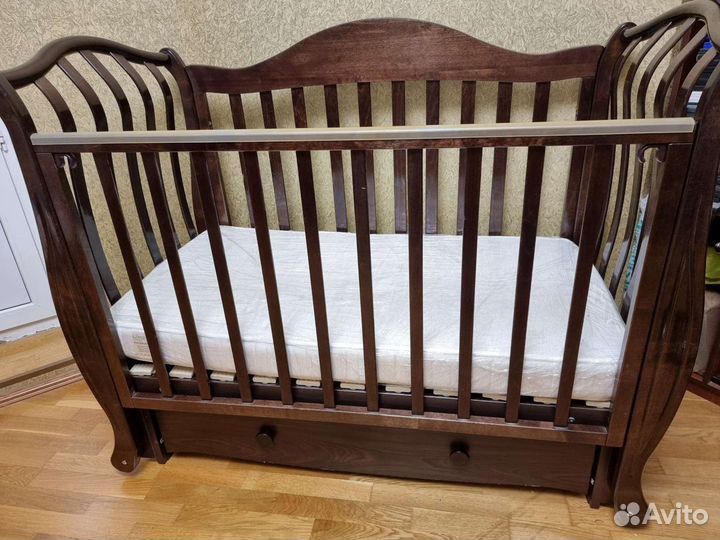 Детская кроватка Юлиана с продольным маятником