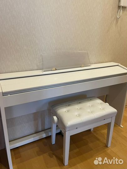 Банкетка для пианино белая