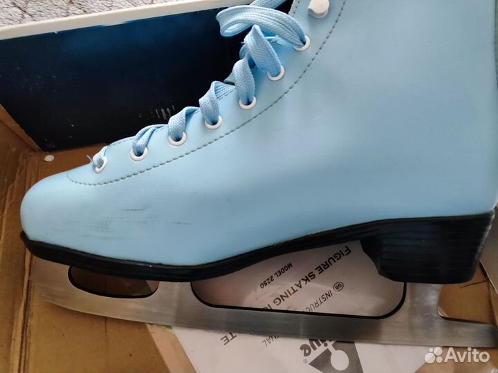 Коньки фигурные женские 38 размер