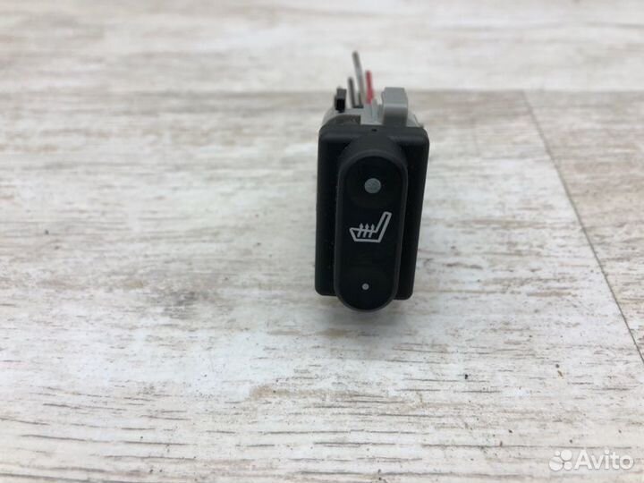 Кнопка обогрева сидений Nissan Qashqai кроссовер