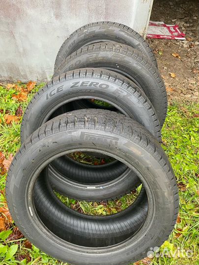 Pirelli Ice Zero 215/55 R17