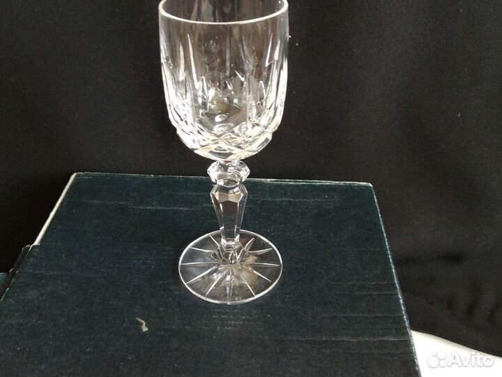 Хрустальная ваза-корзинка.