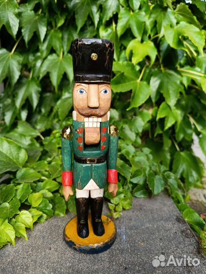 Щелкунчик из липы