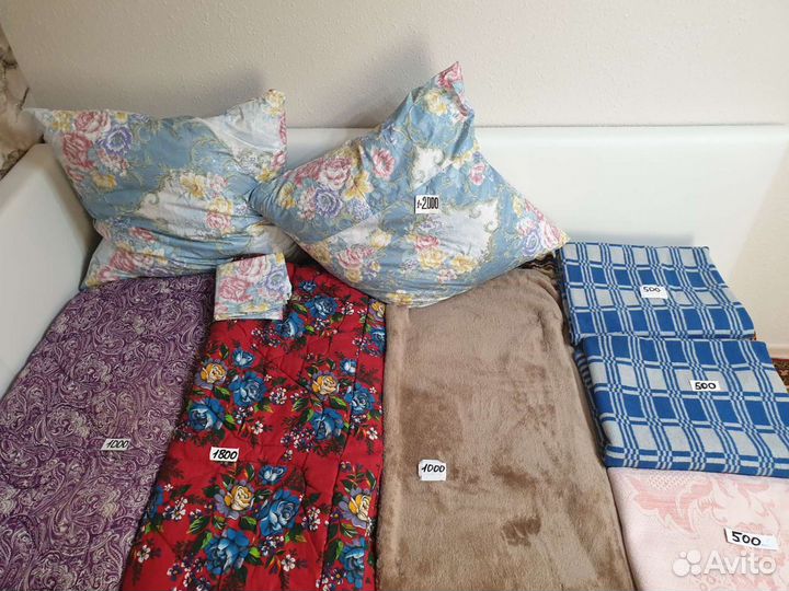 Покрывало. Одеяло. Пастельное. Шторы. Подушки