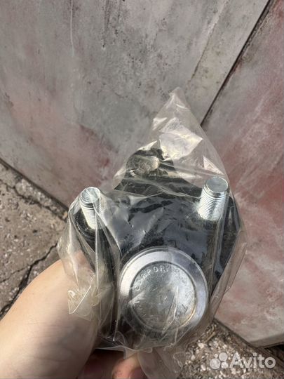 Передняя нижняя шаровая опора Tayota Corolla CE121