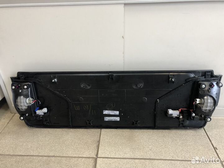 Декоративная накладка задней двери lexus 450D/570