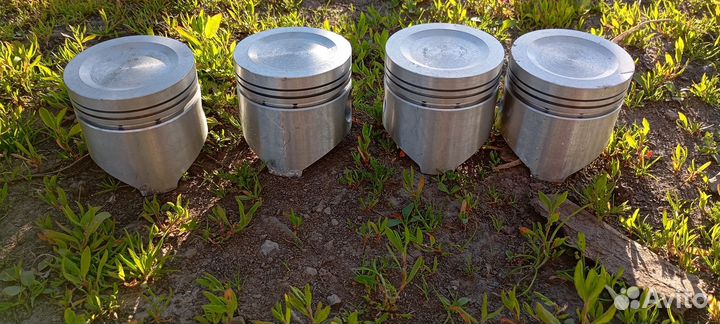 Поршня 79 мм новые