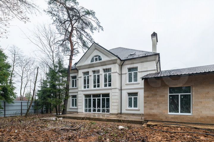 Дом 780 м² на участке 15 сот.