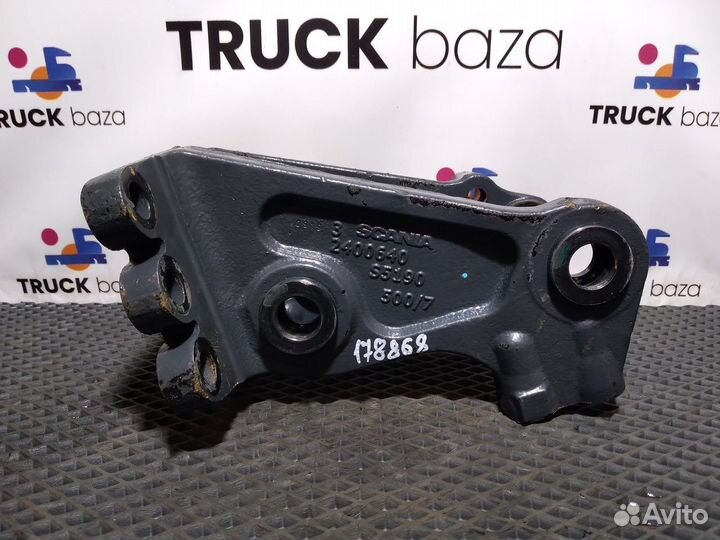 2400640 Кронштейн реактивной тяги правый