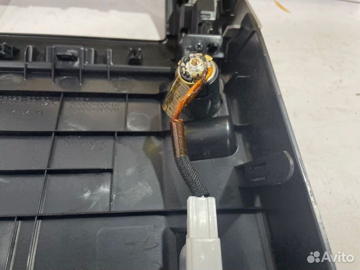 Накладка центральной консоли задняя Toyota Land