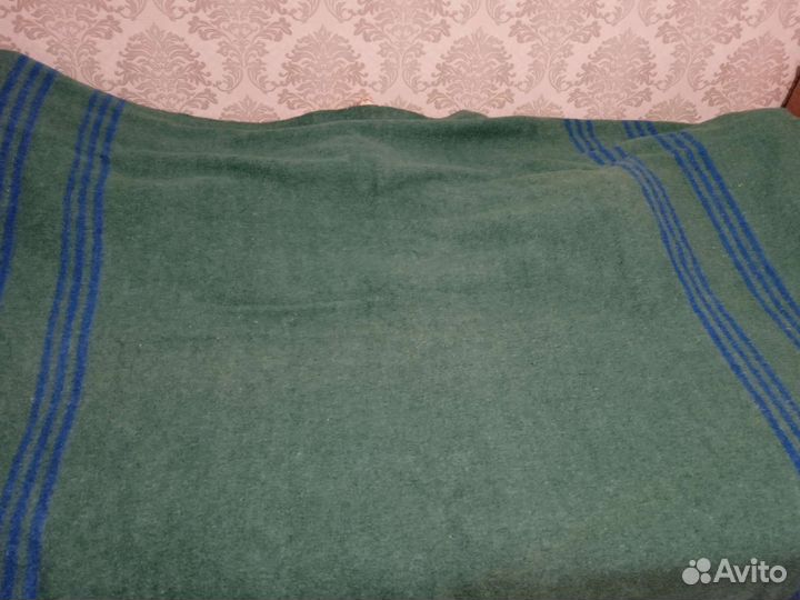 Одеяло полушерстяное СССР, ковры плюшевые желтый