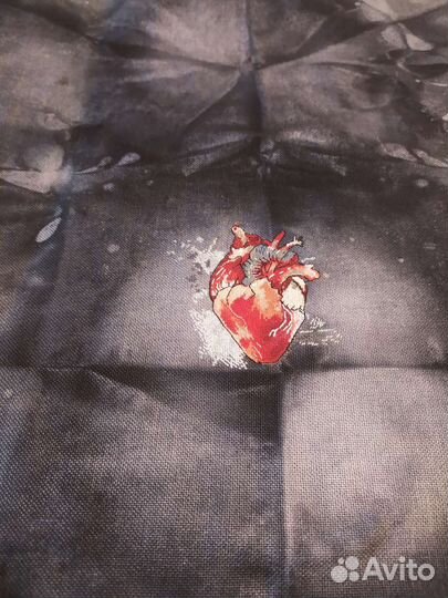 Микровышивка. Сердце человека