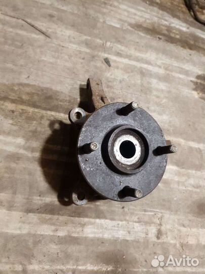 Кулак поворотный левый Mitsubishi lancer 9