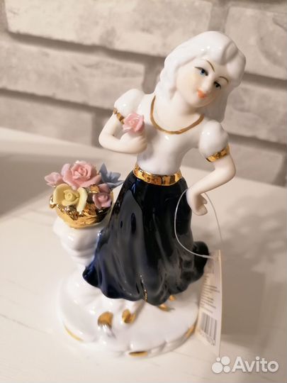 Статуэтка фарфор новая