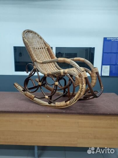 Кресло качалка плетеное из лозы ручной работы