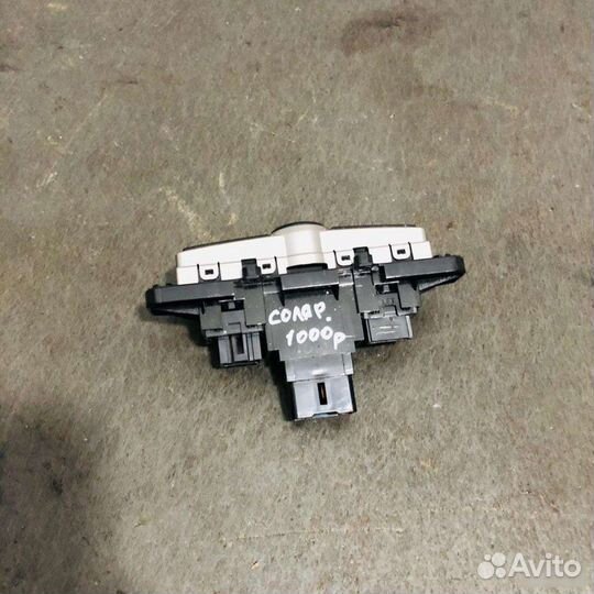 Кнопка аварийки Hyundai Solaris 2014-2017