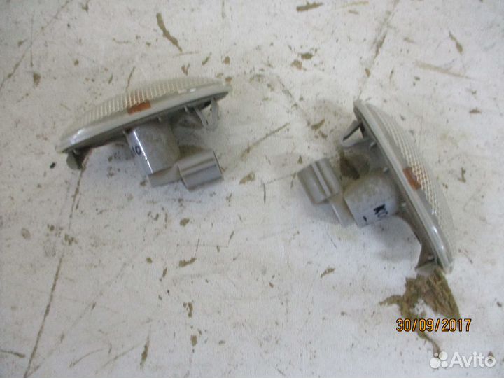 Повторитель в крыло Тойота Королла 150