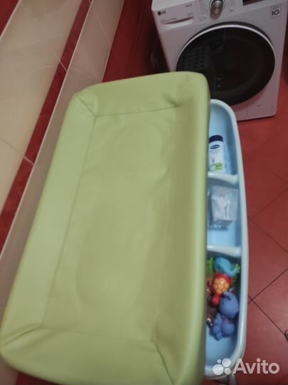 Ванночка с пеленальным столиком