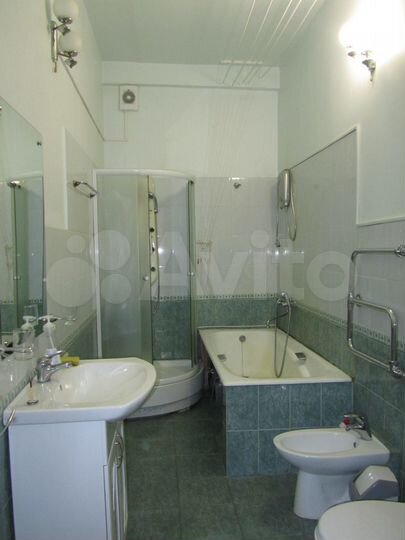 3-к. квартира, 110 м², 2/4 эт.