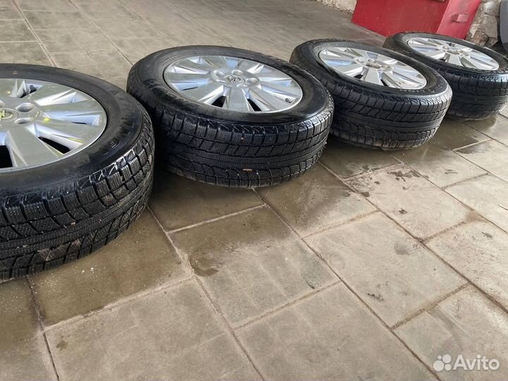 Triangle Snow-LL01 215/60 R16