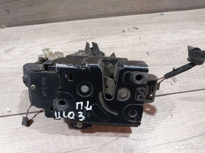 Замок двери передний левый Skoda Octavia 2 контакт