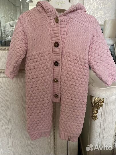 Вязаные комбинезоны для двойни девочек